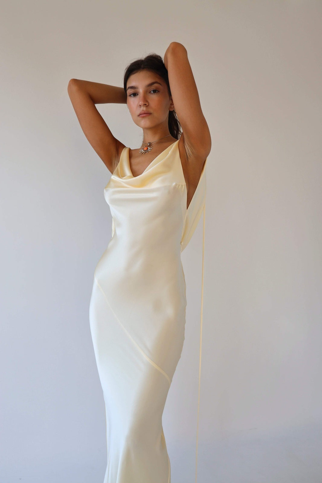 Dames Elegante Satijnen Maxi-Jurk Met Open Rug