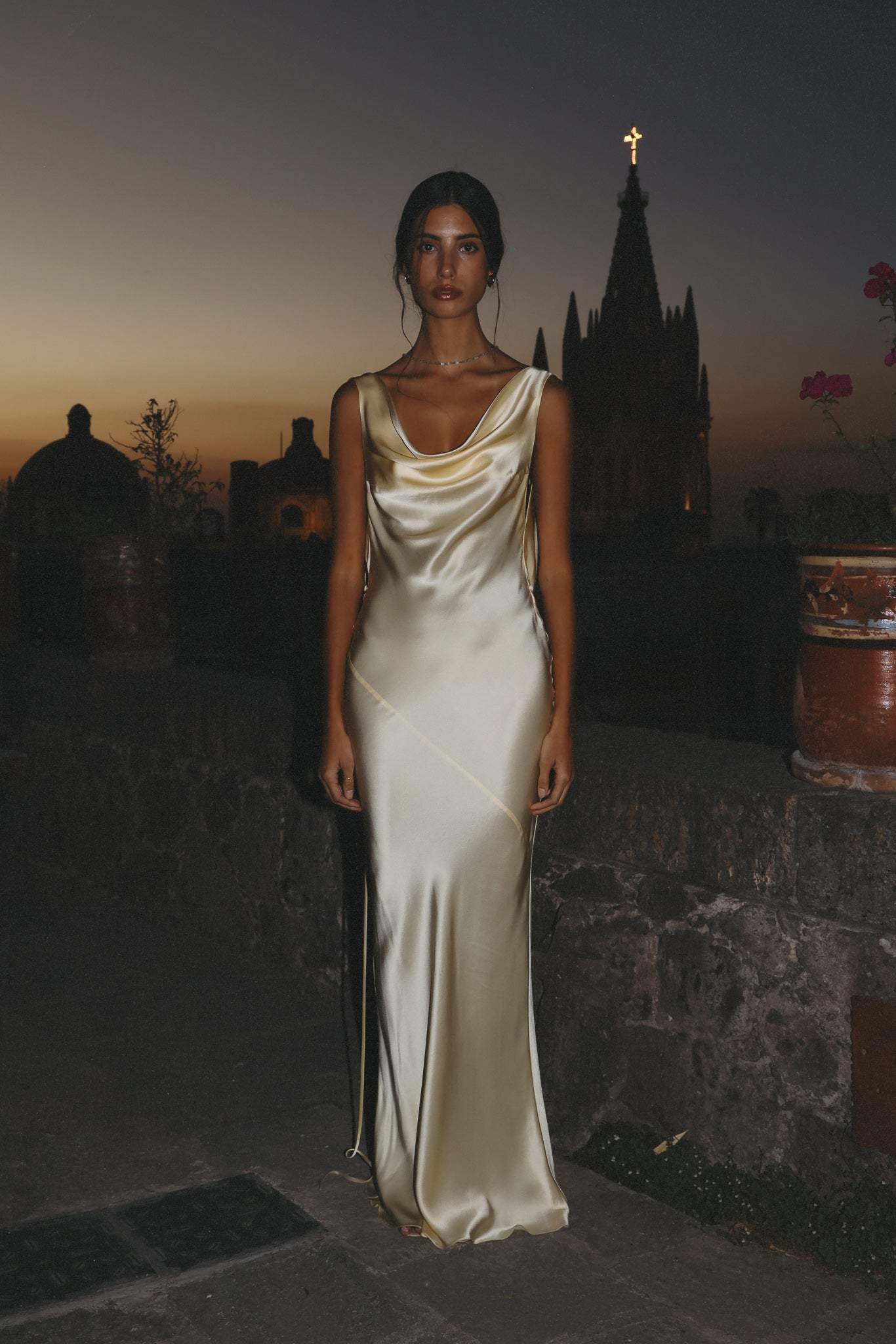 Dames Elegante Satijnen Maxi-Jurk Met Open Rug
